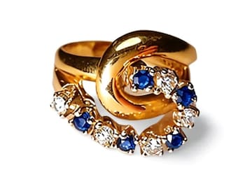 Anillo de oro amarillo de 14 quilates con zafiro y diamantes