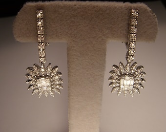 Stunning Estate 18K White Gold Pave Diamond Sunflower Floral Earrings