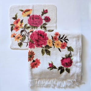 Charming Retro Bath Towel Set with Bold Floral Design