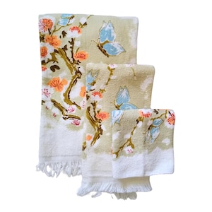 70s Vintage Bath Towel Set with Floral and Butterfly Pattern - Boho Bath Decor