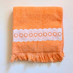 Vintage Cannon Peachy Orange Bath Towel with Cotton Eyelet Trim