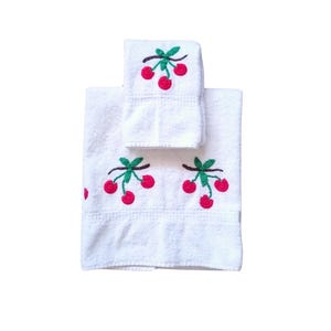 Vintage Cherry Applique Towel Set: Retro Kitchen Decor