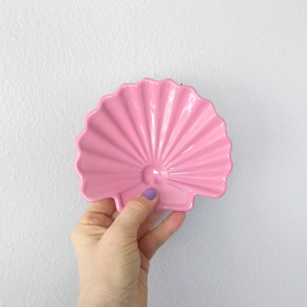 1980s Vintage Pink Ceramic Scalloped Shell Soap Dish