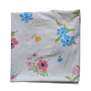 Pretty Vintage Full Flat Sheet with Colorful Floral Pattern