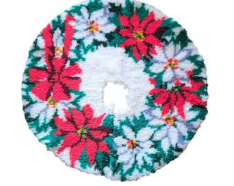 Vintage Latch Hook Christmas Tree Skirt - Retro Holiday Decor