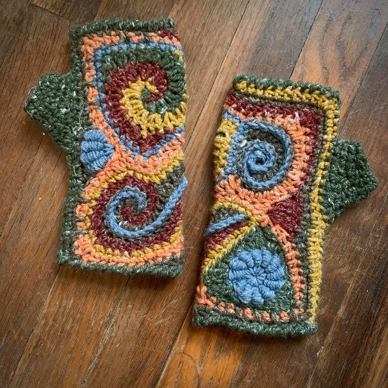 Freeform Crochet Fingerless Gloves Pattern image 7