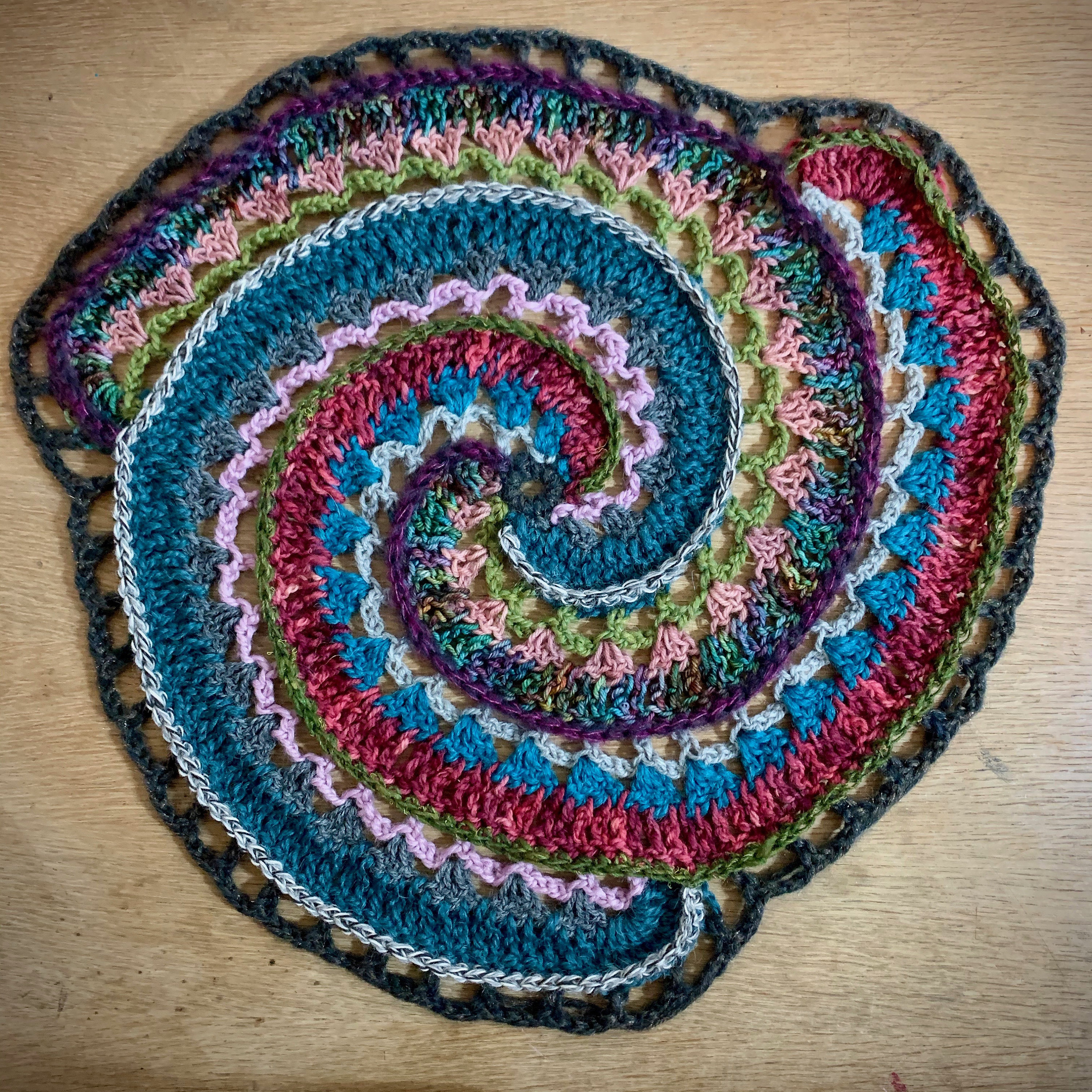 35 Spiral Crochet Patterns for Intricate, Giftable Makes 29 Crochet Motif Pattern Triple Stack Spiral
