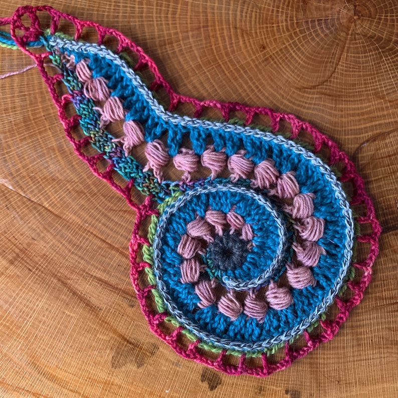 Freeform Crochet Pattern Swirly Paisley // Spiral Tutorial image 4