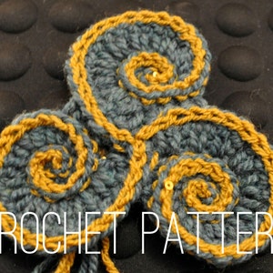 Crochet Motif Pattern - Triskelion // Freeform Crochet Spiral Motif DIY Applique