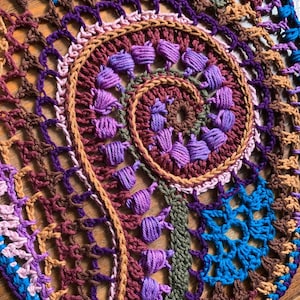 Freeform Crochet Pattern Swirly Paisley // Spiral Tutorial image 2