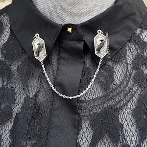 Black raven brooch with chain, antique silver bird collar pins, gothic crow cape brooch, whimsigoth collar chain cute satellite bead chain