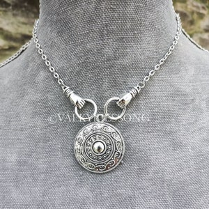 Viking shield maiden necklace, antique silver shield choker necklace, viking necklace woman hands choker, valkyrie necklace, hand necklace