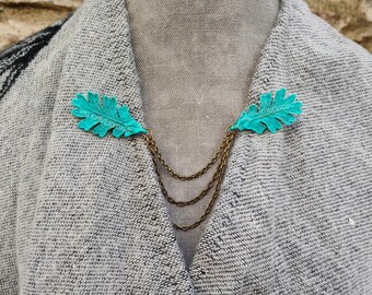 Green Oak Leaf Collar Pins, nature cardigan shawl brooch, Elven Cloak Brooch with Chains, handpainted Magical Forest Ren faire Fall Jewelry
