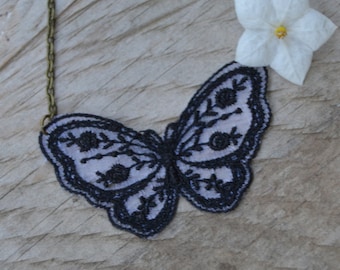 Collar delicado de mariposa, collar de encaje negro bronce, joyería victoriana de estilo caprichoso.