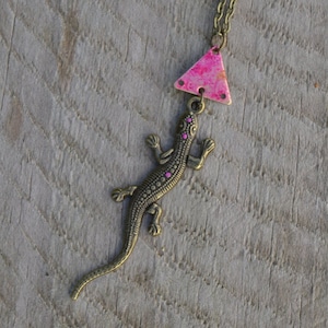 Collar de alquimia del elemento fuego, Collar de lagarto de bronce, Collar de salamandra, Joyería de brujería gecko, Joyería de animales tótem