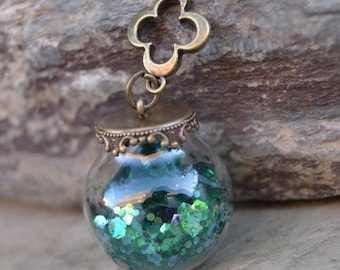 Wizard of Oz necklace, green glitter necklace, Clover St Patrick day jewelry, Emerald crystals necklace cute green glass jar bottle necklace