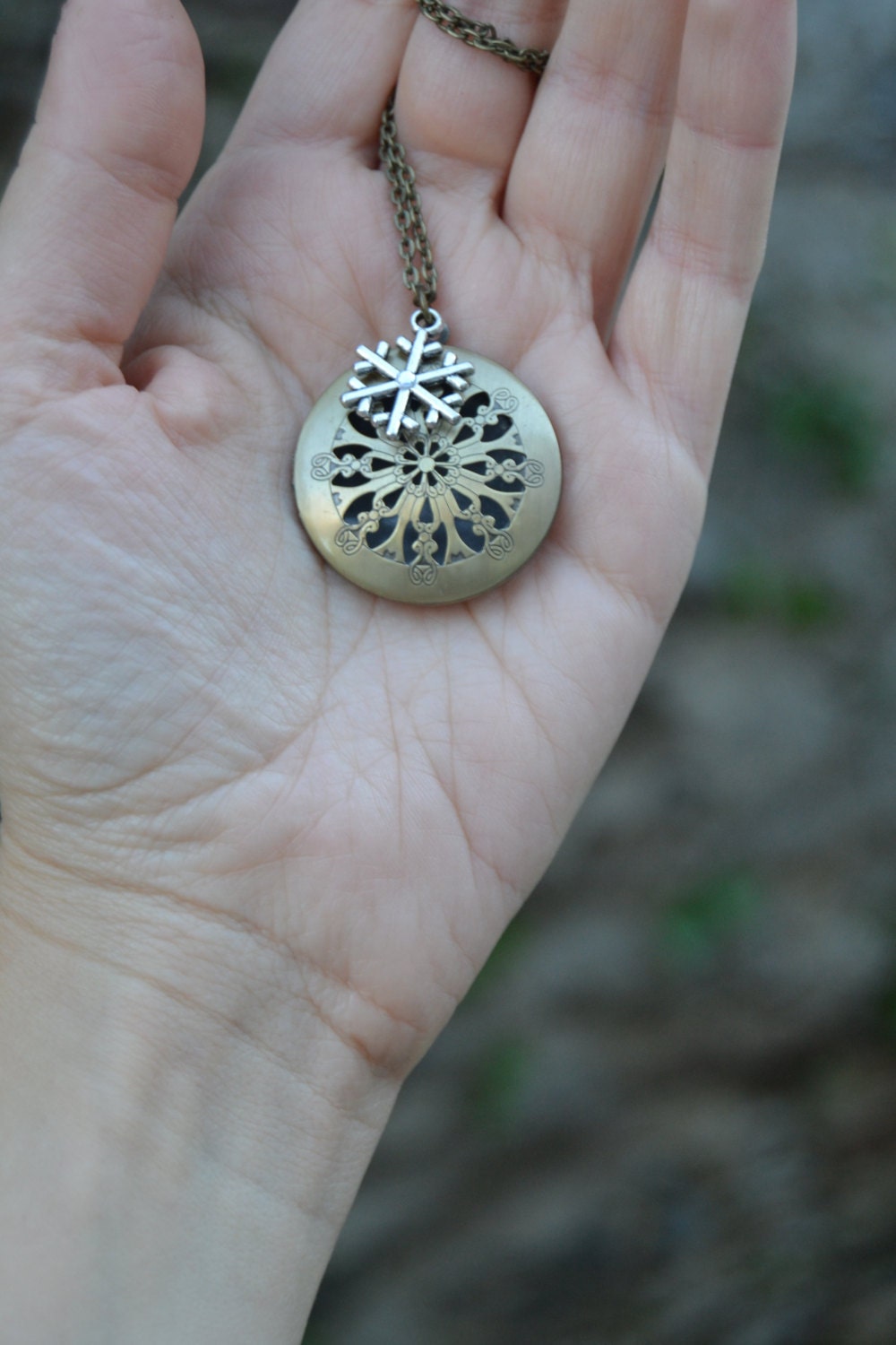 Snowflake locket necklace vintage winter necklace snowflake Etsy España