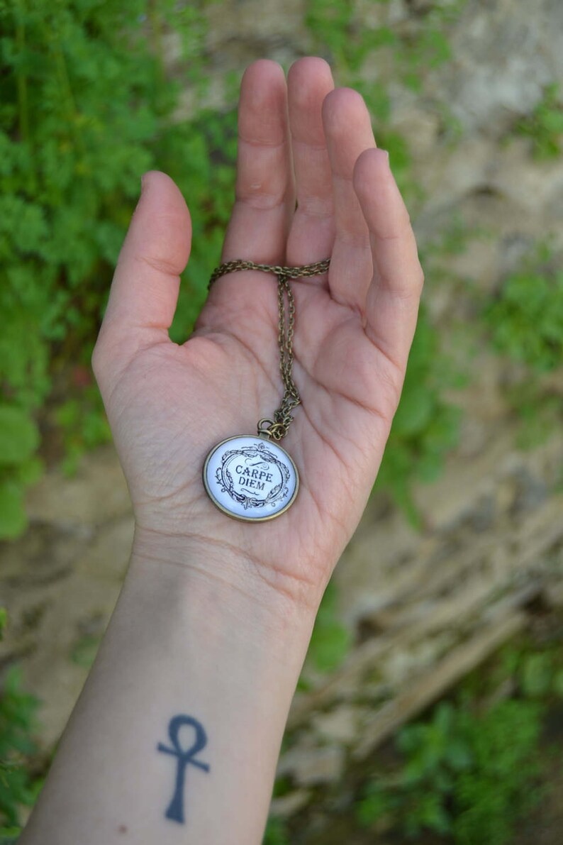 Antique bronze Carpe diem pendant necklace, Inspirational Motivational jewelry vintage style image 5