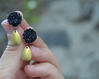 Black and gold post earrings, resin black druzy earrings, brass golden drop earrings, black stud earrings, boho modern earrings