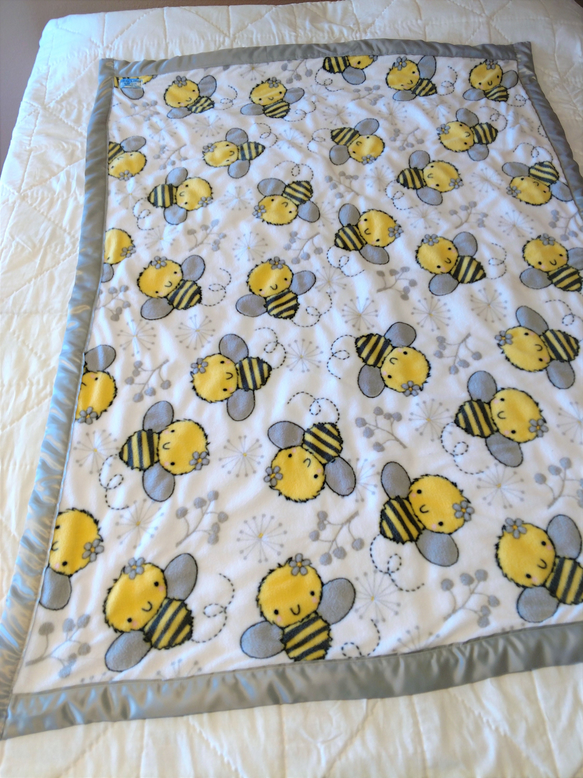 Bumble Bee baby quilt is soft as a cloud. 45 inches by 59 Etsy