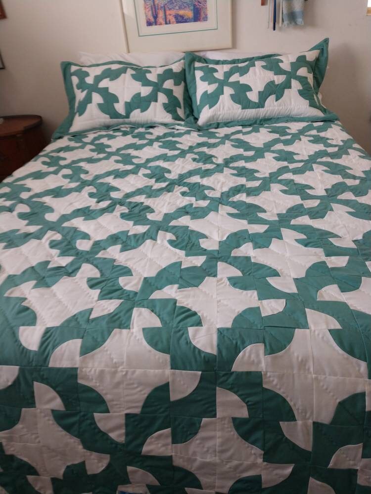 Teal And White Drunkard S Path King Or Queen Quilt With Pillow