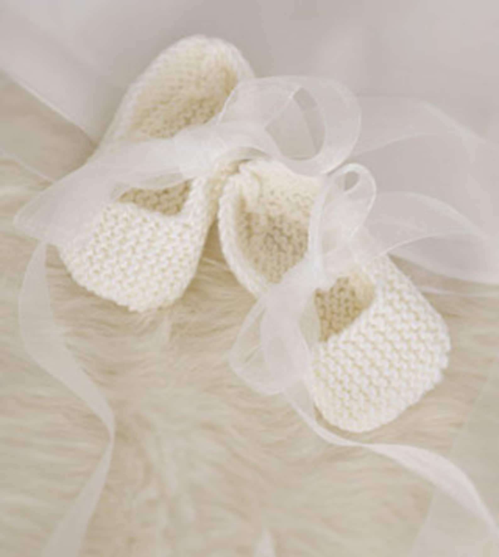 baby knitting pattern for baby shoes . mary jane / t bar / ballet pumps dk yarn birth /12m boys girls