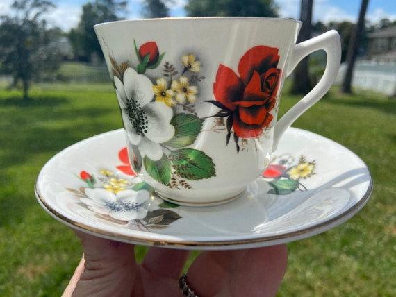 Vintage Elizabethan  English Tea Cup - Floral Design - rare set