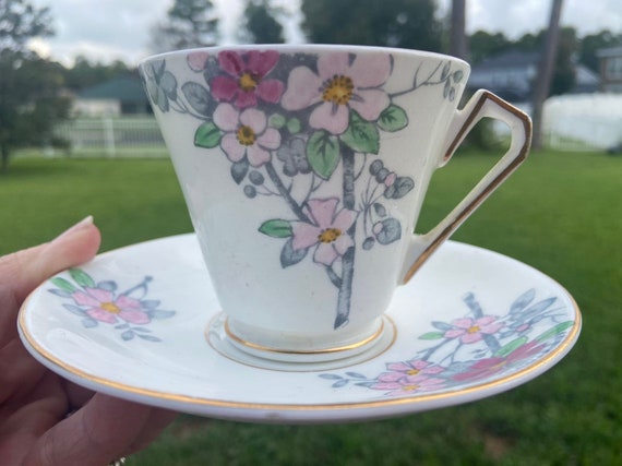 Vintage Victoria  English Floral Tea Cup and Saucer Set -  English Tea Party - beautiful set