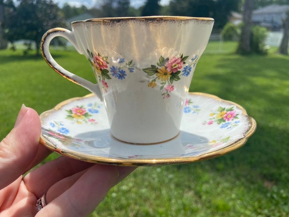 Vintage Stratford English Floral Tea Cup and Saucer Set -  English Tea Party - beautiful set