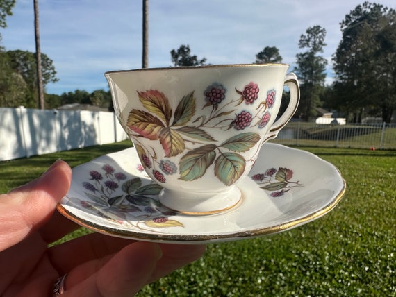 Royal Vale English Teacup and Saucer Set - beautiful floral design - bone china