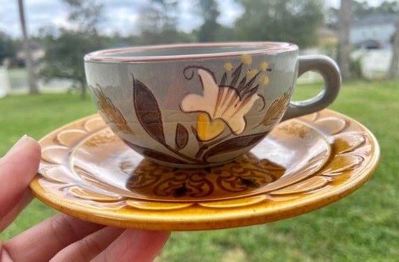 Tea cup and saucer set - Pottery - floral design
