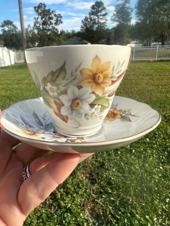 Regency English Vintage Tea cup and Saucer - Dandilion Flower - English Tea Party