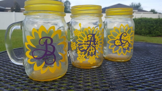 SUNFLOWER Personalized Sippy Mason Jar Glass  - Christmas Gift -  Bachelorette Glasses - Weddings - Sunflower Wedding