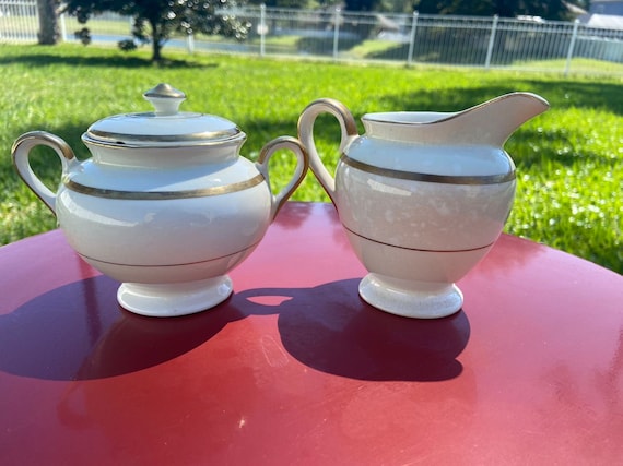 Cream and Gold Steubenville Vintage Sugar Bowl and Creamer Set - English teaparty