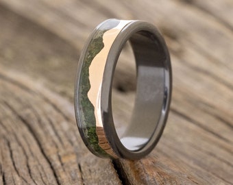 The "Helios" - 14K Gold Mountain Range & Moss Inlay Wedding Band - Staghead Designs