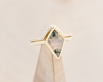 The "Willa" - Kite Cut Moss Agate Engagement Ring with Diamond Tracer - Staghead Designs