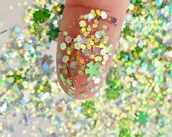 3D Nail Art *Lucky* Green Four Leaf Clover Piece Holographic Spangle Glitter Pot