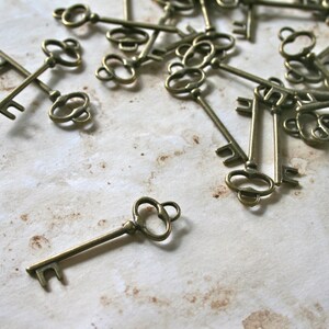 15 Small Classic Skeleton Keys - Etsy