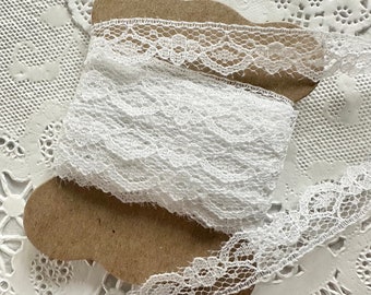 Dainty White 1/4"  Scalloped Lace Trim