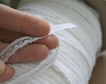 Dainty White 1/4"  Scalloped Lace Trim