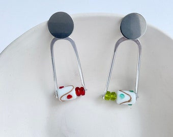 Pendientes largos de arco modernos, pendientes asimétricos llamativos, joyería contemporánea, regalo de joyería único para mujer