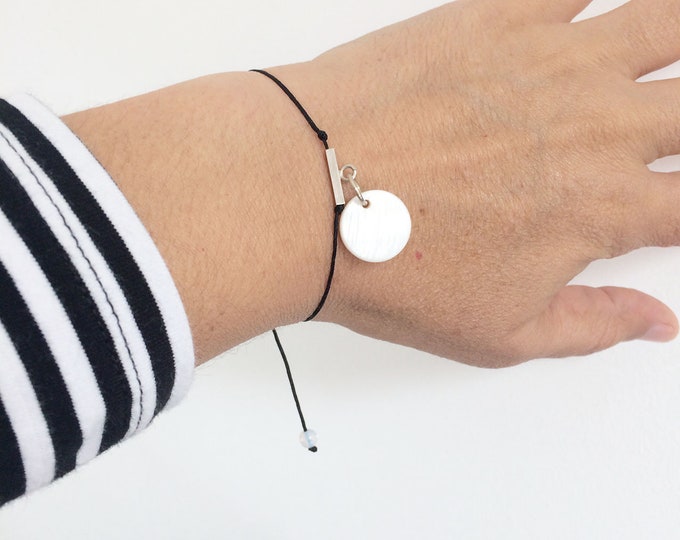 Circle charm bracelet - minimalist friendship bracelet