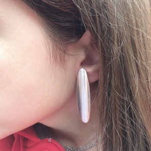 Longues boucles d'oreilles ovales minimalistes modernes, boucles d'oreilles en argent avec barre de feuille d'argent, bijoux simples géométriques contemporains, cadeau pour elle image 2