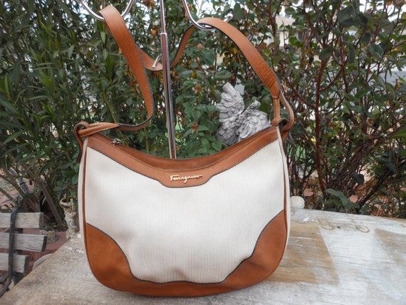 バッグ feragamo vintage shoulder bag Salvatore Ferragamo Vintage Gancini Shoulder Bag Black