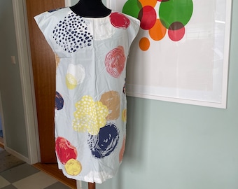 Marimekko kurzes Kleid Kleid / Finnland / hellgrau mit rot & gelb bunten großen Punkten