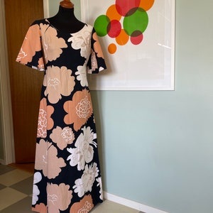 Vintage Marimekko maxi-jurk: jaren 70 Pioni Scandinavisch bloemenontwerp (maat Small/Medium)