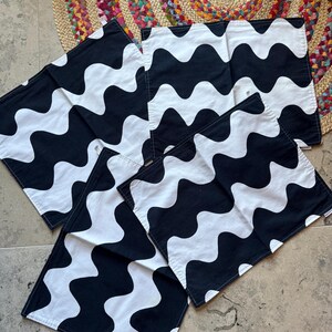 Vintage Marimekko 4 pieces of Table Placing Napkins / 1990 Finland / Black and white Lokko pattern