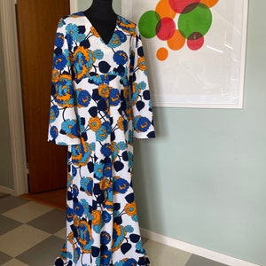 Vintage jurk Kaftan jurk / medium - groot / bloemen retro stof / 1970 Finland