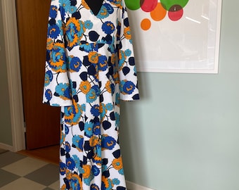 Vintage jurk Kaftan jurk / medium - groot / bloemen retro stof / 1970 Finland