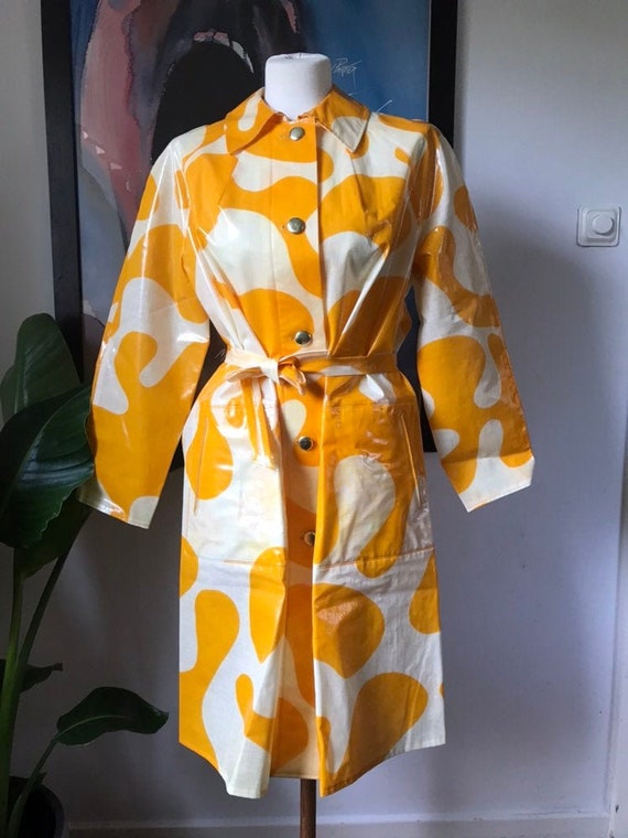 Vintage Scandinavian Rain Coat / Fits Medium / 196